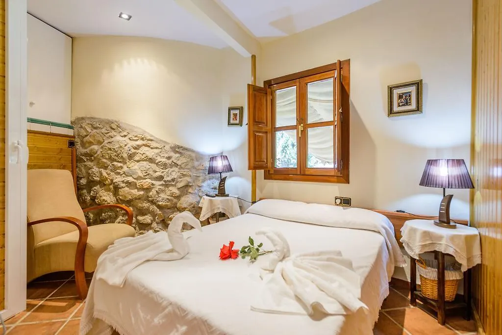 La Casita Con Piscina Privada De Tres Dormitorios Torres  Torres (Jaen)